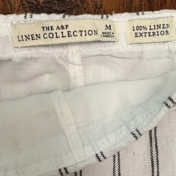 Striped White Mini Skort with Tie Belt - Picture 2 of 3